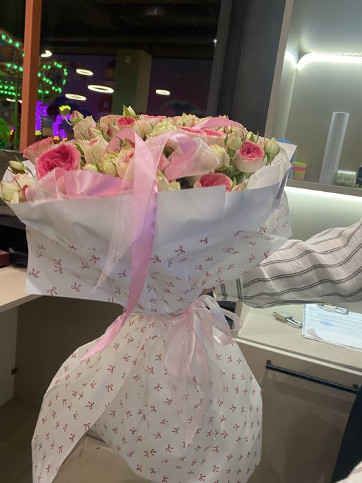 Цветы свежие.