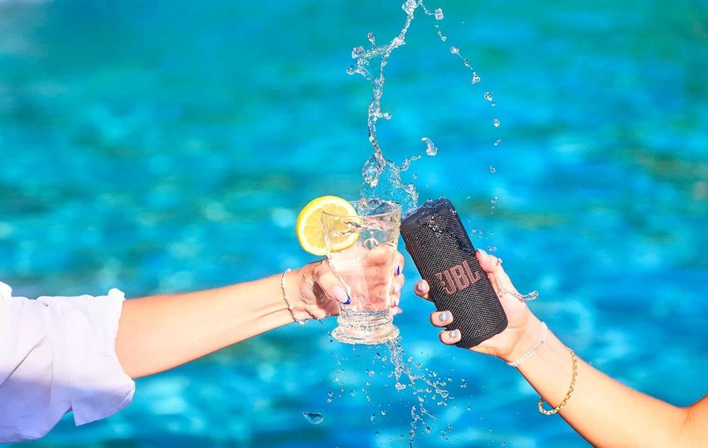 Тонколона JBL Grip, 16W RMS,Bluetooth, черна, до 14 часа време на работа AI Sound