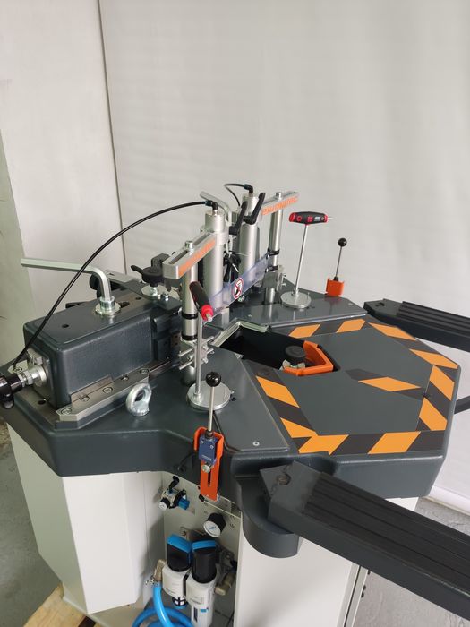 Ъглонабивна машина Elumatec EP 124 - Германия - нова.