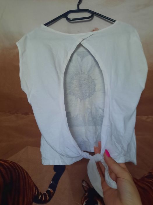 Два модела тениски