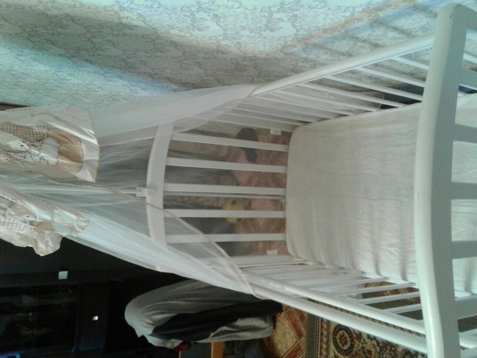 Детская кроватка - манеж