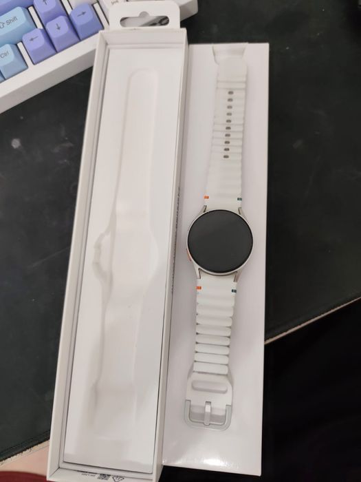 Продаю самсунг уотч 7