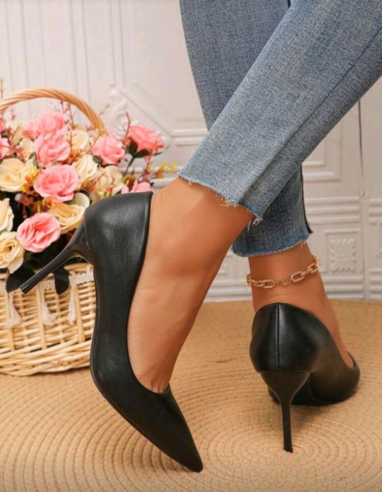 Два чифта нови дамски обувки на ток номер 34