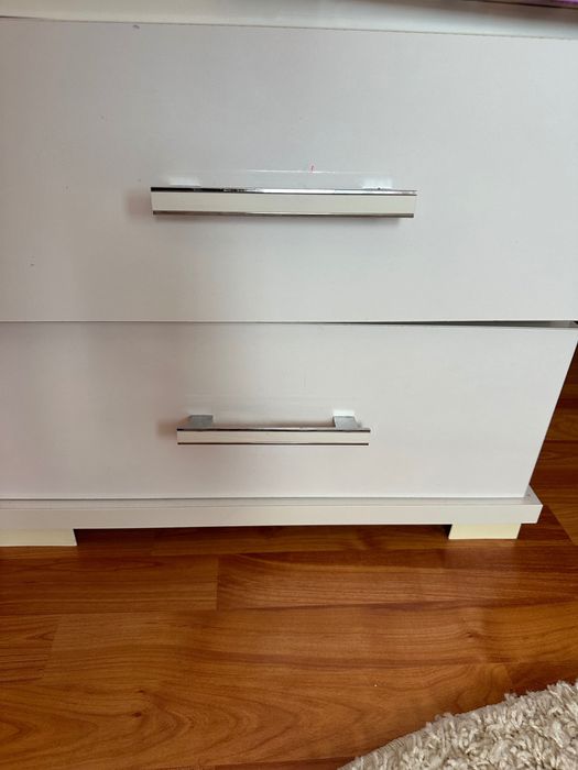 Продаю кровать с тумбочками и комодом