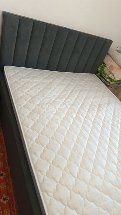 Двуспальная кровать