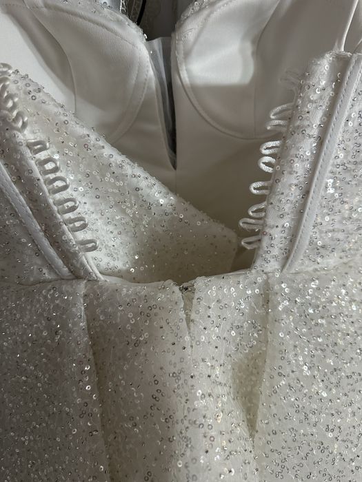 Rochie albă cu corset