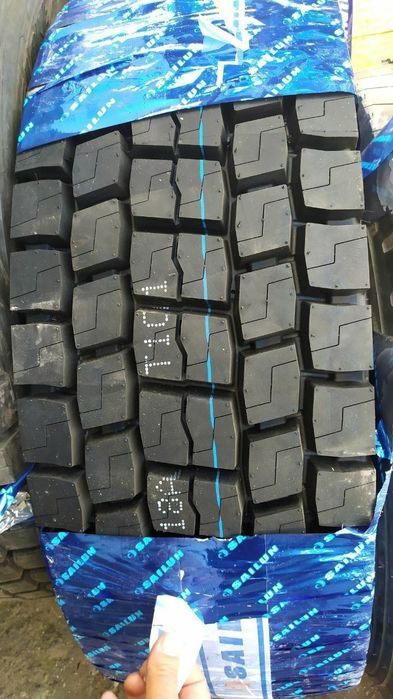 ROYAL BLACK 11R22.5 shini