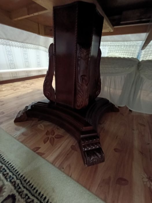 Продам стол в гостиную