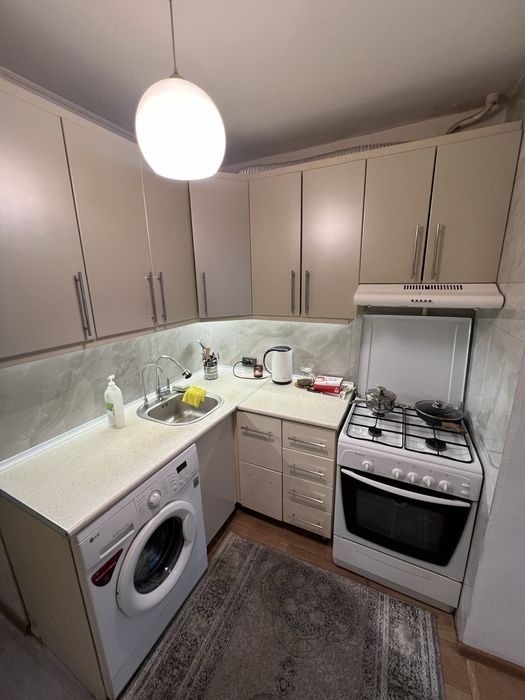 Своя !!!  2-х комнатная 2 этаж рисовый базар.