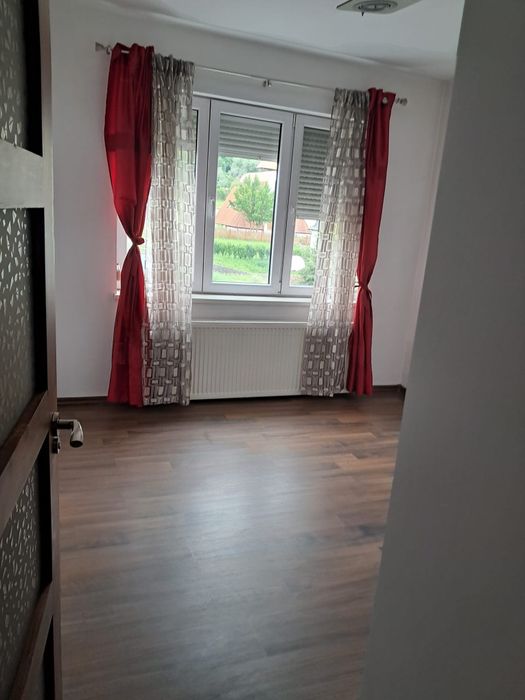 Inchiriez apartament 4 camere
