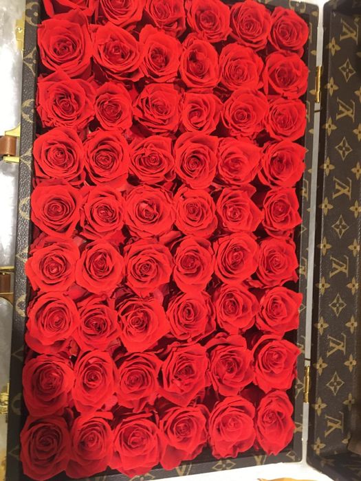 Valentine’s day , trandafiri , louis vuitton , cadou