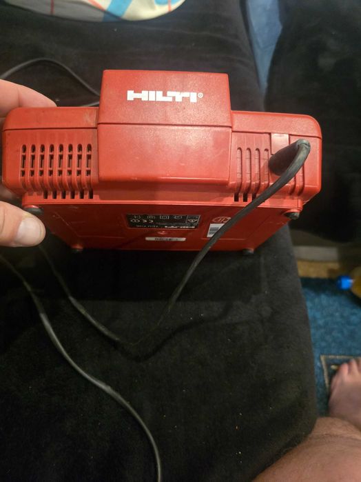 Зарядно за HILTI