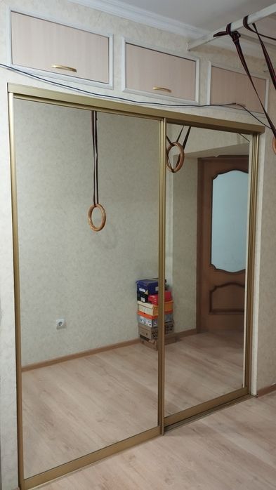 Встраиваемый шкаф в отличном состоянии. Срочно!