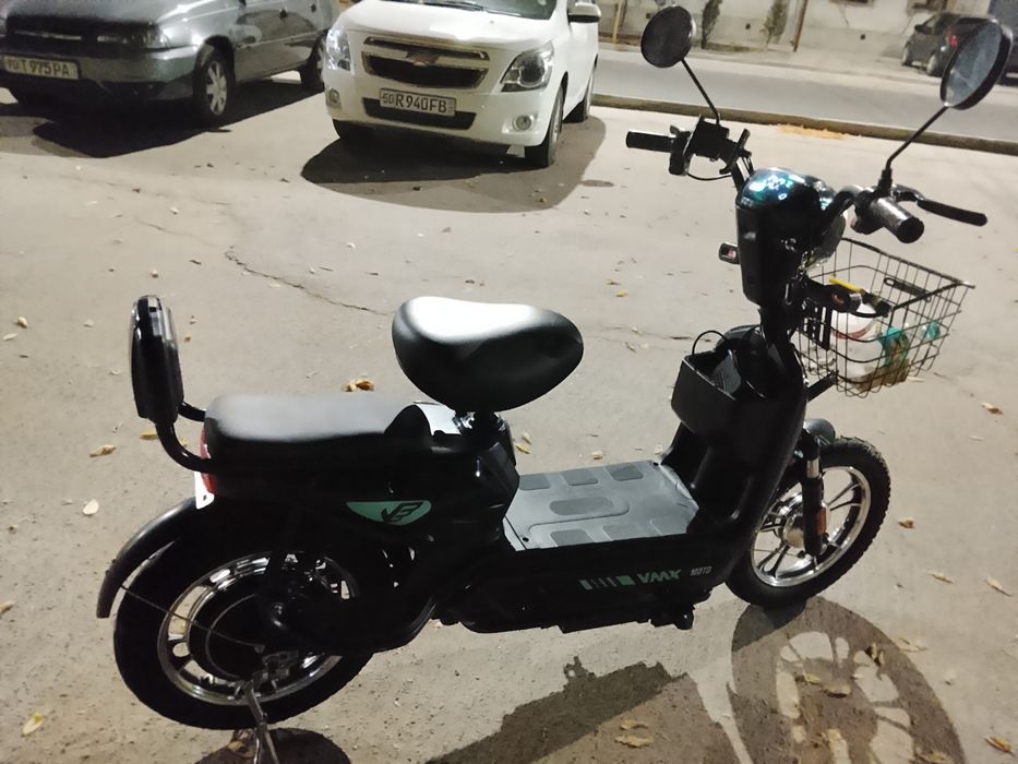 Skuter sotiladi 300 dollar xolati ideal