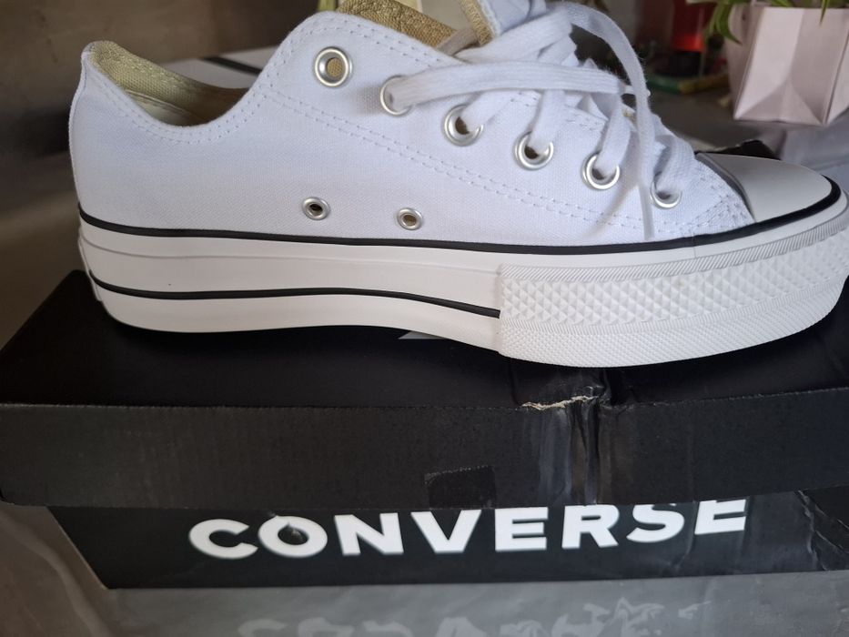 Teniși converse de vânzare