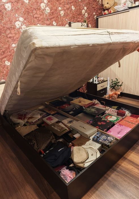 Спалня 160/190, табла с височина 80 см