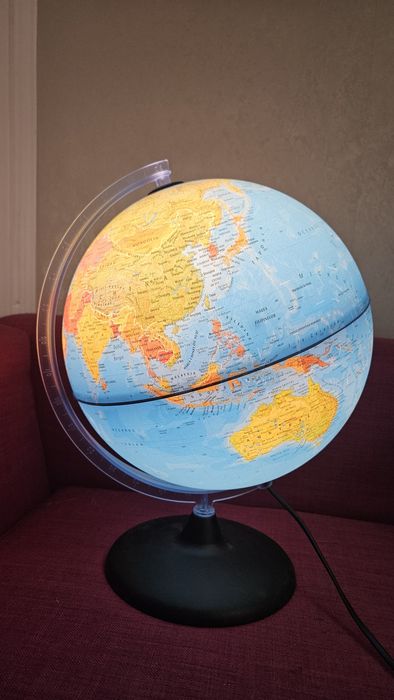 Glob Pamantesc mare luminos