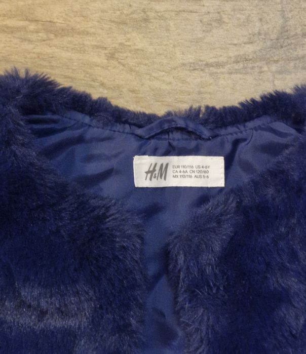 Vesta pufoasa pentru fetite H&M marimea 116