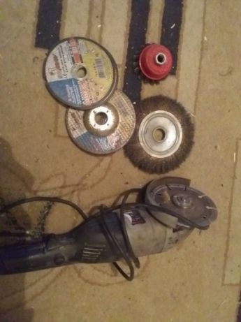 Болгарка в Ташкенте с разные чётка и дисками и элетро-лобзик.