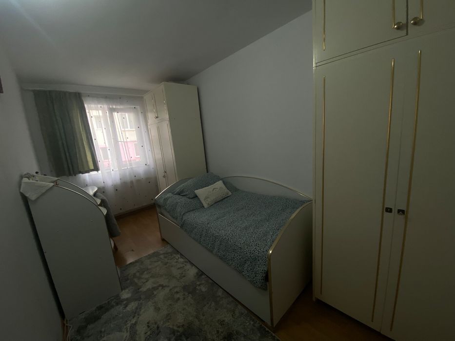 DE VÂNZARE: apartament 3 camere - Zărnești