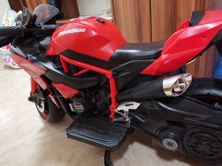 Акумулаторен мотор Moni