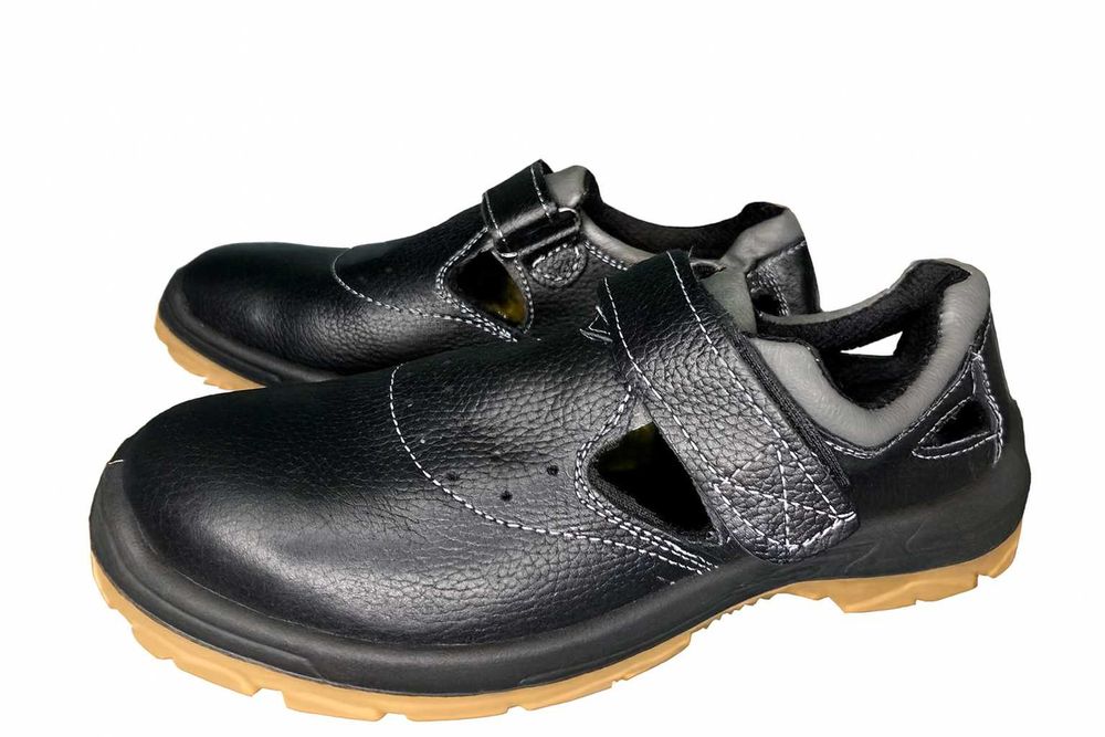 кожаная босоножка с металлическим под носком