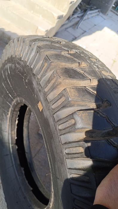 НОВИ Гуми 10.00 х 18  ( БДС 10227 - 72 ) 2 бр. за Газ 63 камион и др.