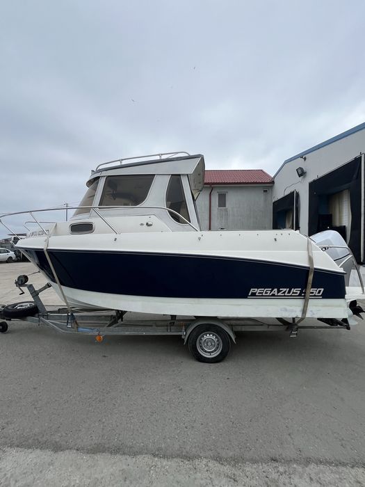 Ambarcatiune Pegazus 550 cabinata; motor honda 150;