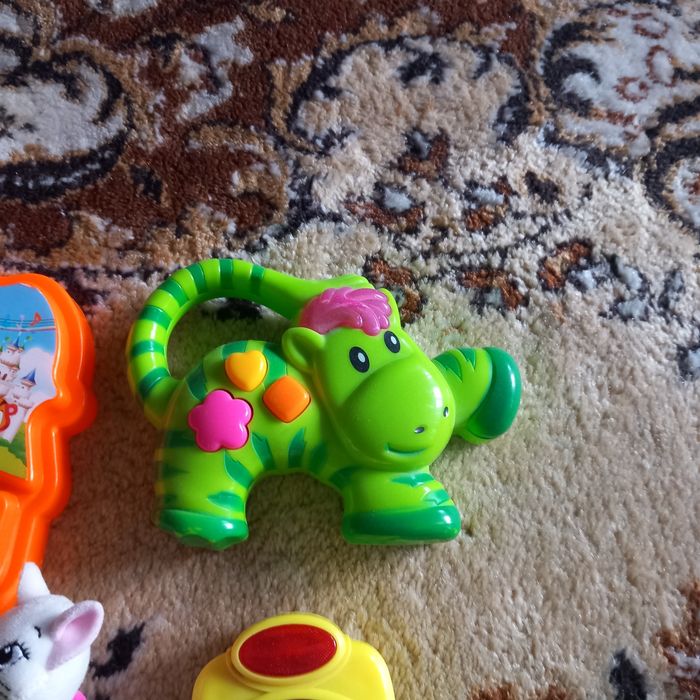 Лот играчки за бебе