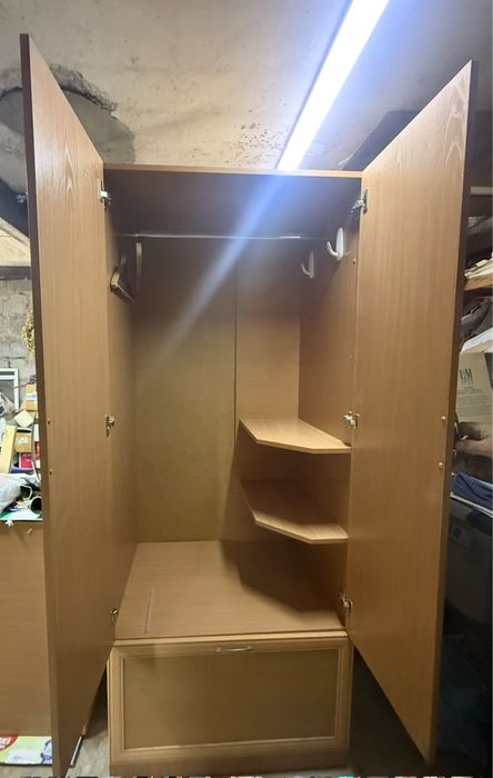 Продам шкаф в прихожую.