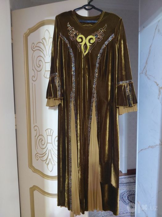 Продаётся вечерний  платья