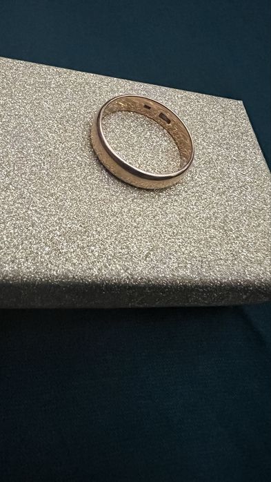 Продается обручальное кольцо