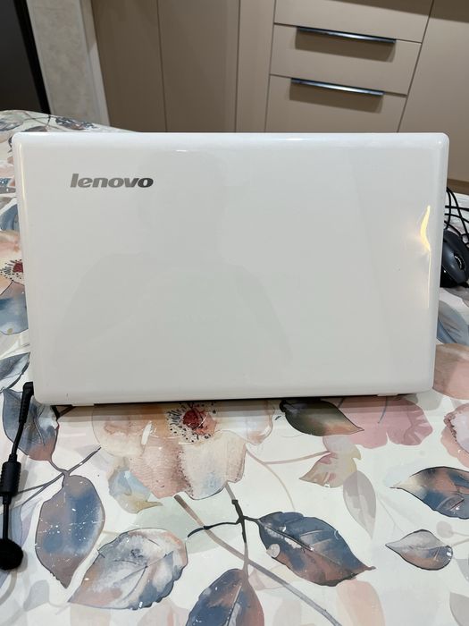 Игровой ноутбук LENOVO