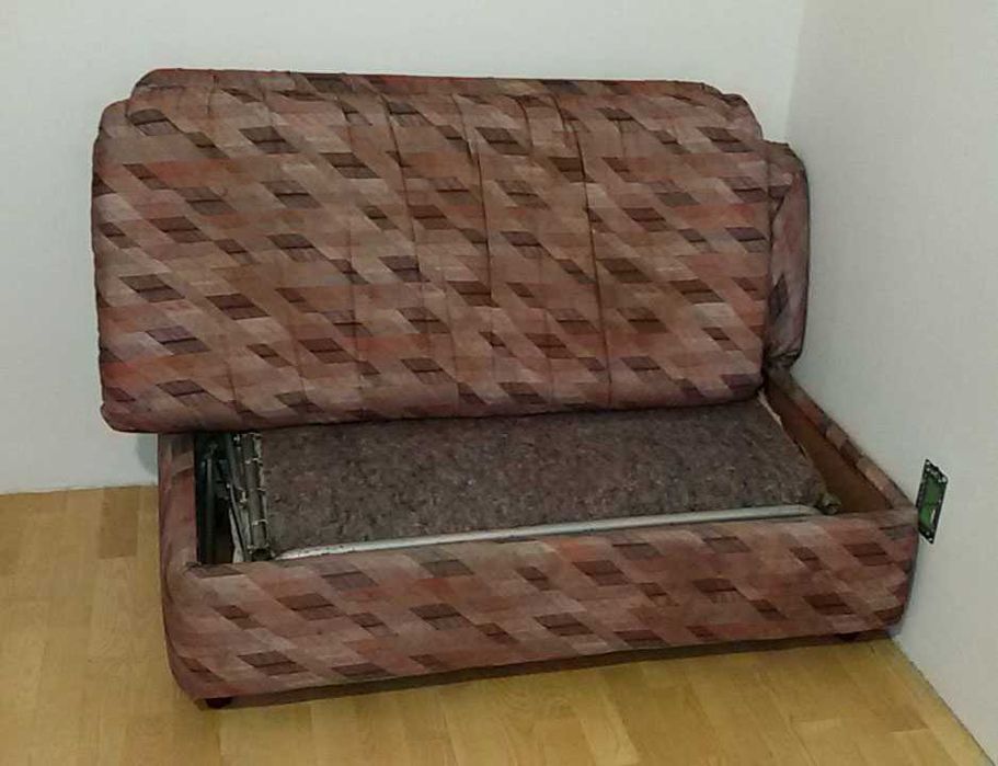 Малък диван с функция сън