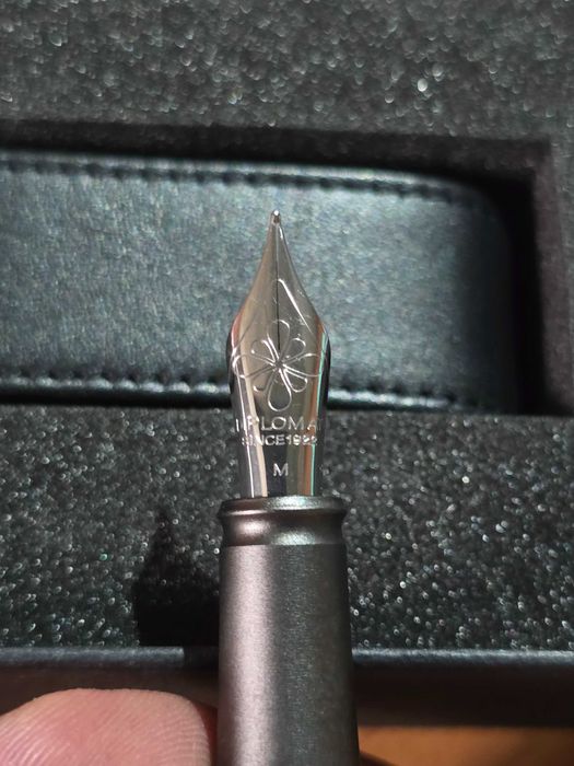 Писалка Diplomat Aero Medium Nib gift box
