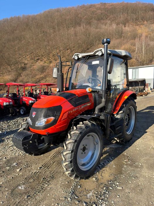 Tractor Universal Macao U700