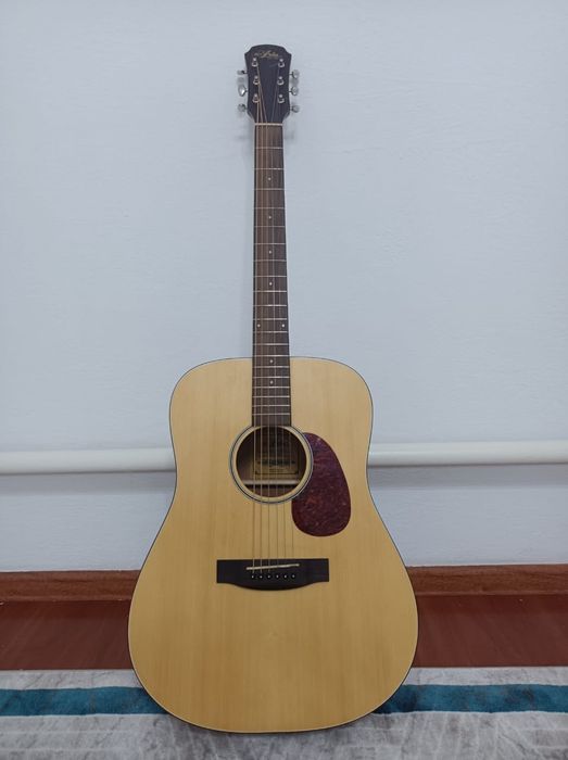 акустикалық гитара сатылады