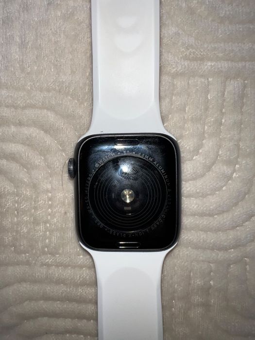 СРОЧНО продается Apple Watch SE 44mm