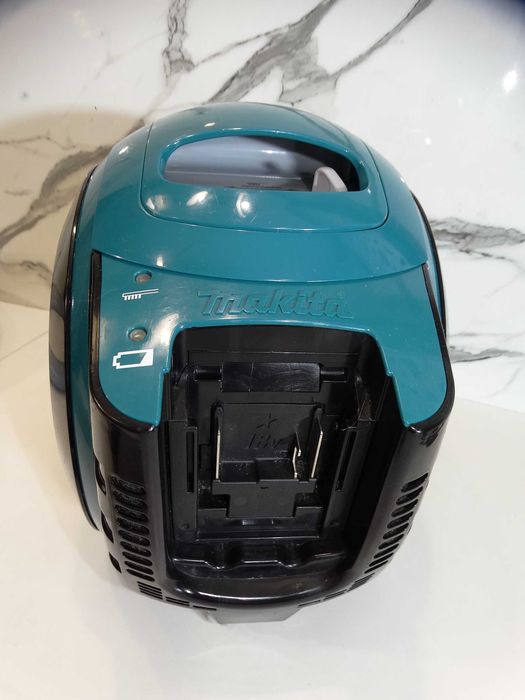 Makita DCL500 - Акумулаторна прахосмукачка