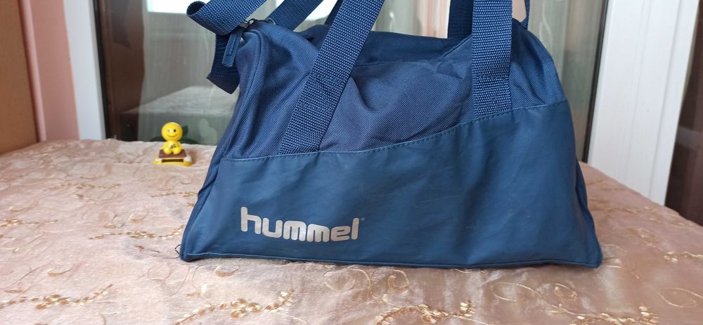 нов сак Kinder-20 лв, нов Hummel-15 лв, нова раница-20 лв.