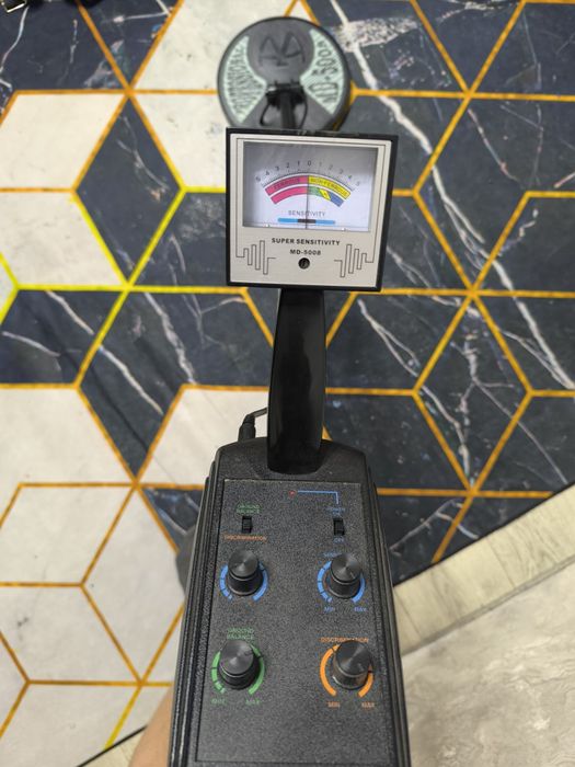 Продам металлоискатель MD 5008