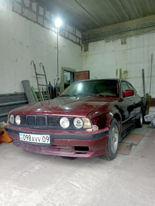 Продаю BMW 520 в среднем состоянии