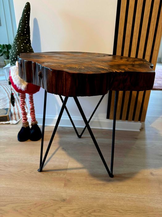 Vând măsuta confectionata din lemn masiv