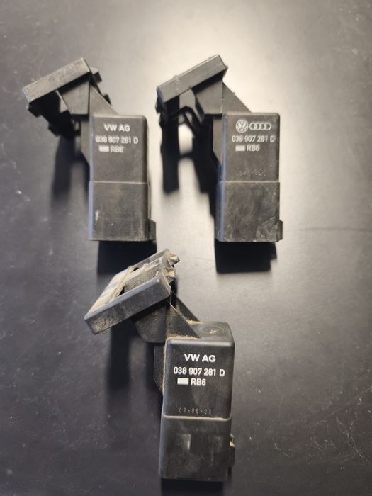 Releu de bujii Volkswagen Passat B6 038907281D / 0281003038