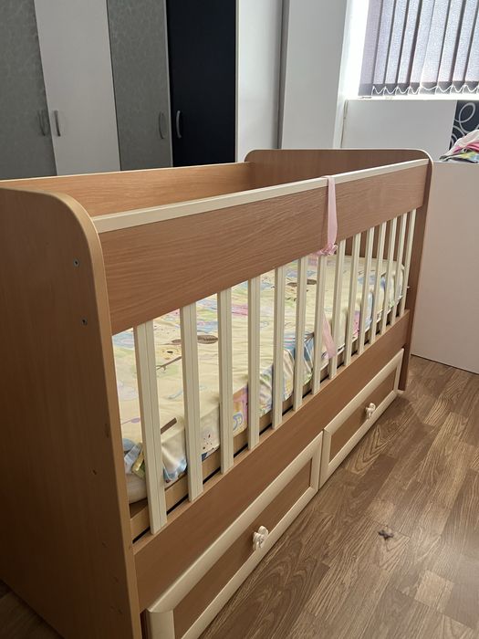 Детско легло люлка– дървено, в отлично състояние