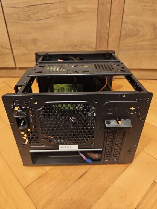 Carcasa kolink satellite plus