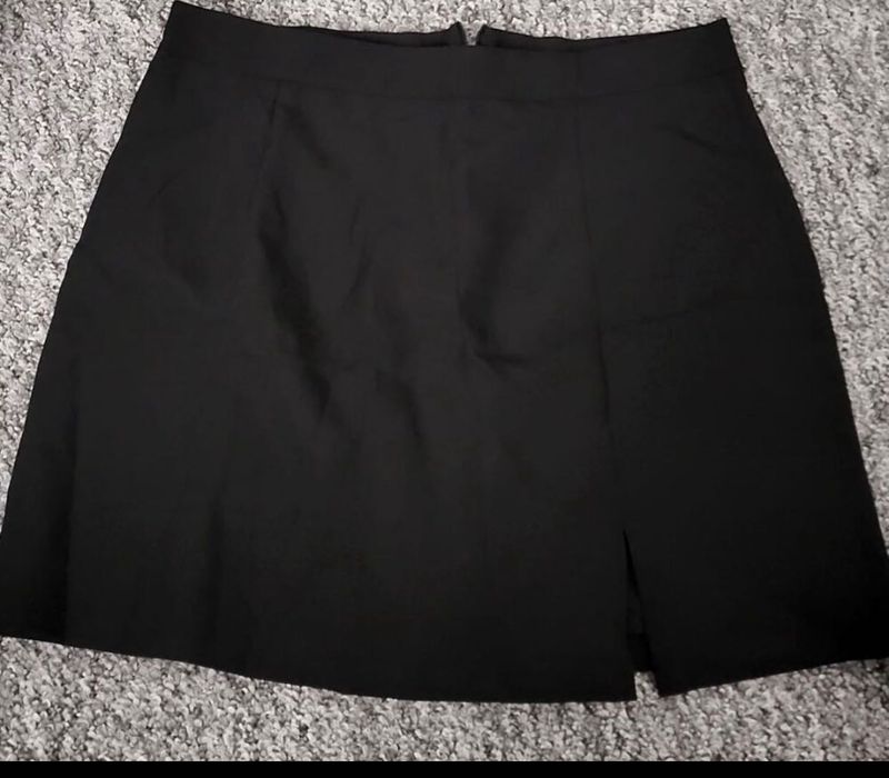 Дамски пола панталонки нова  Л размер