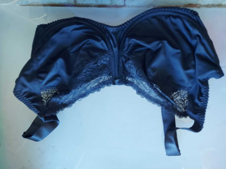 Сутиени големи размери 90 D