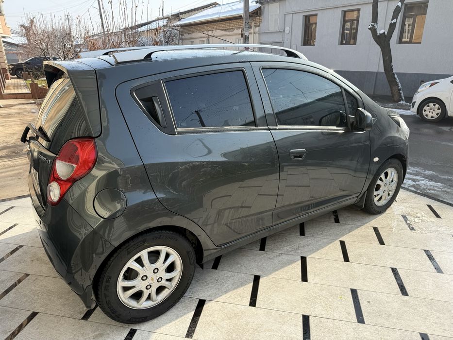 Спарк 2022 yil Spark Avtomat 4 pazitsa kraska toza idaal holatda