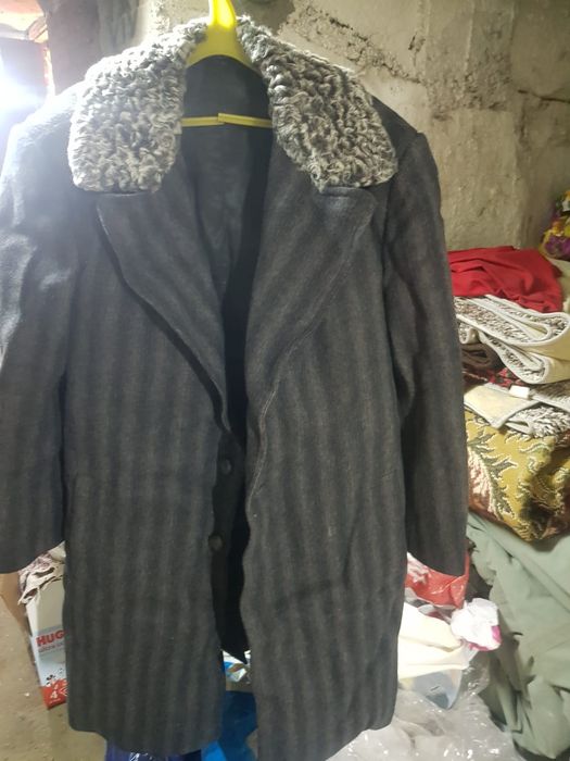 Продам пальто мужское с кракулевым воротником